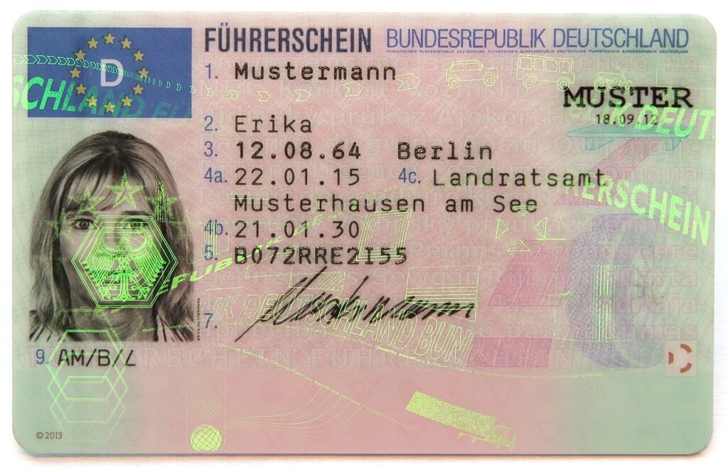 Deutscher Führerschein im EU-Kartenformat (Musterexemplar)