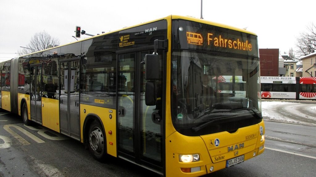 Führerschein Klasse D: Fahrschulbus in Dresden
